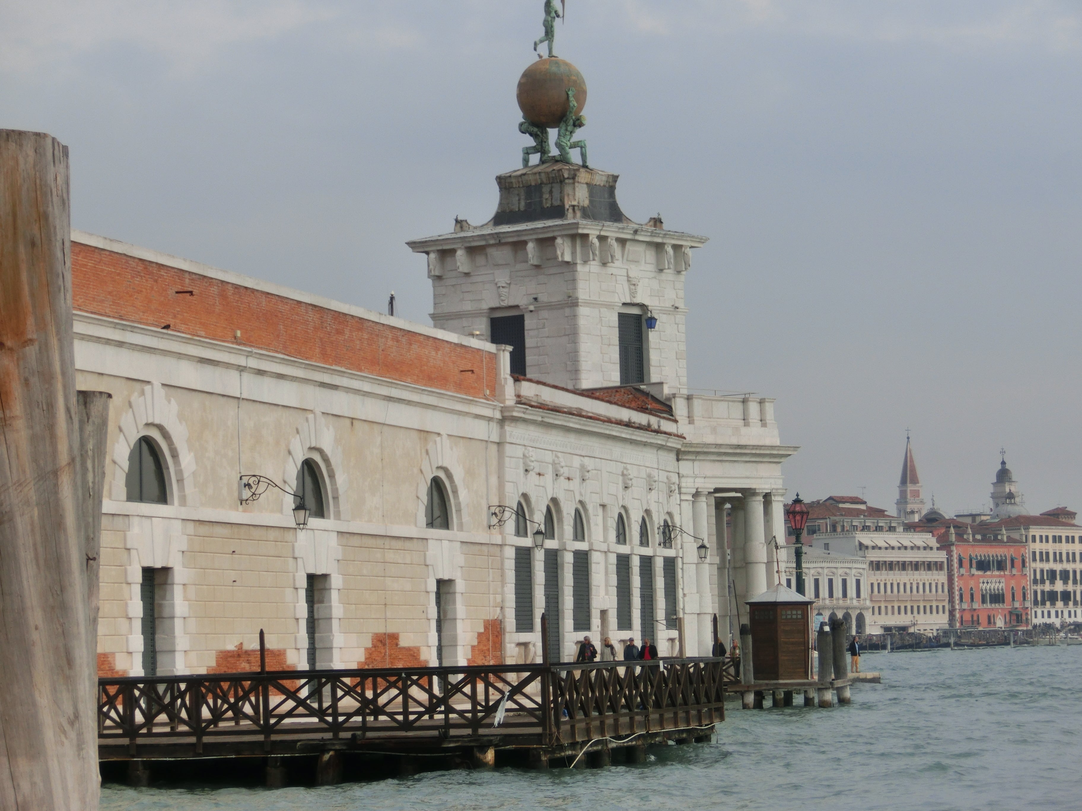 新名所☆Punta della Dogana（プンタ・デッラ・ドガーナ